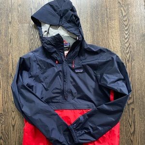 Men’s Patagonia Pullover Raincoat size S -Like new